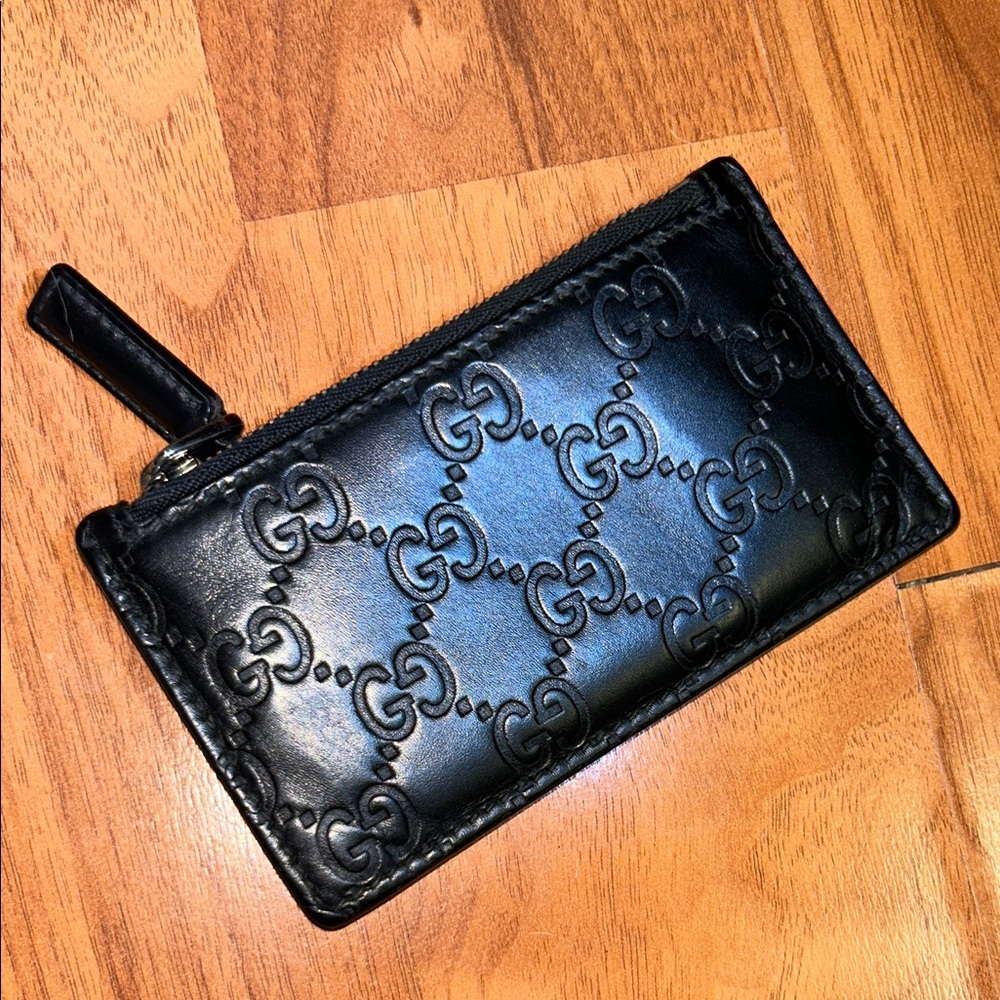 Authentic Gucci Black Embossed GG Supreme Leather Wallet Zip Top Card Case